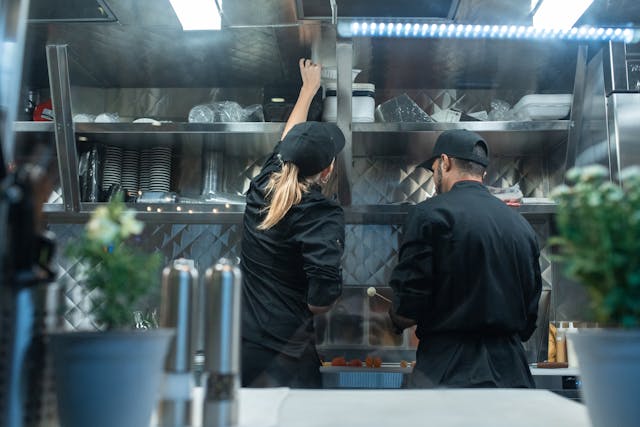 kitchen temps help each other