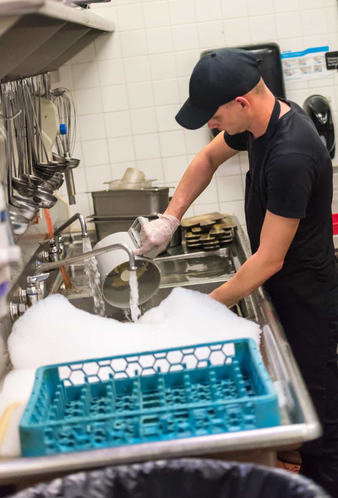 Dishwasher for commercial kitchens