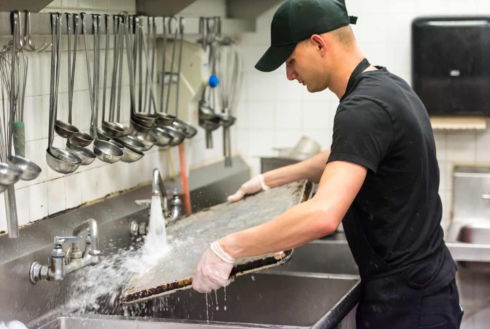 Dishwasher for commercial kitchens